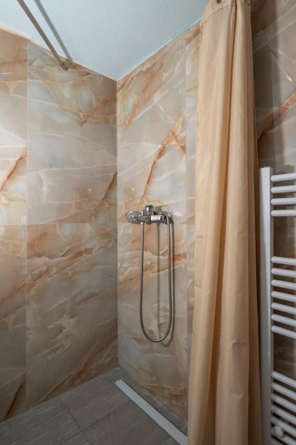 Kosmos Service Apartment City Center 2 With Additional Cost Parking Salonic Exterior foto